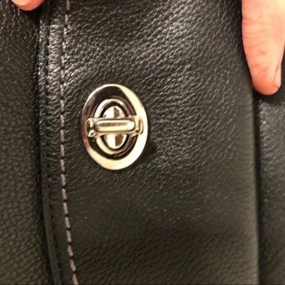 COACH 👛 leather turnlock crossbody swing pack